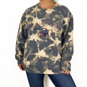 TOMMY HILFIGER Unisex Bleach Washed Crewneck Sweatshirt Size Medium Casual